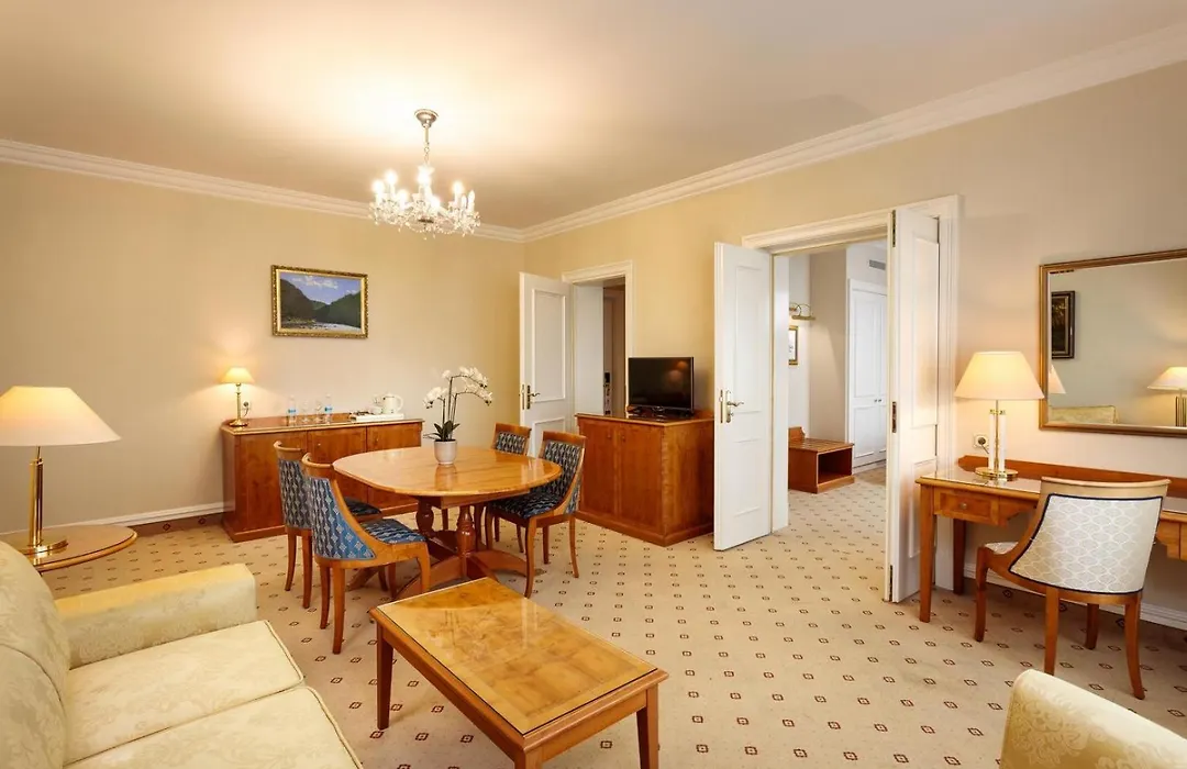 Natsionalny Hotel-1